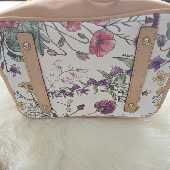 NWT Dooney & Bourke Botanical Drawstring Bucket Bag Floral Coated Cotton - Picture 4 of 9